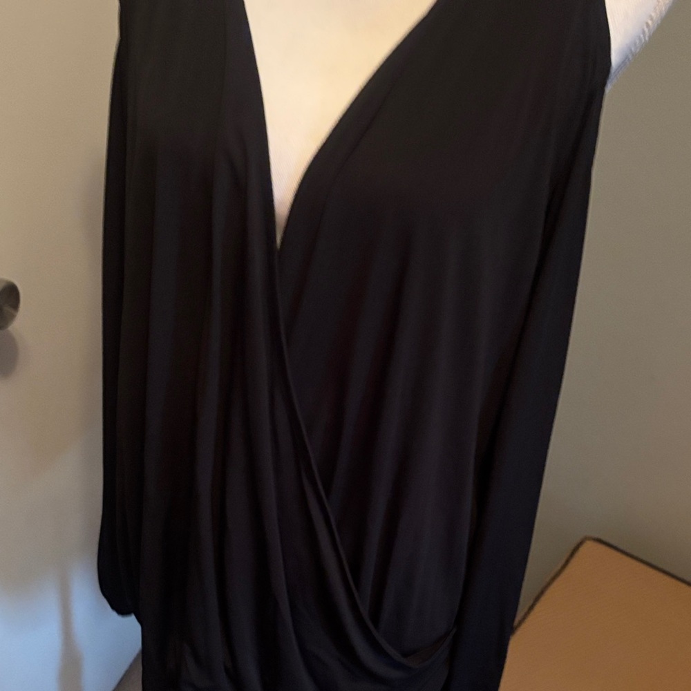 Black cold shoulder shirt - Picture 3 of 6